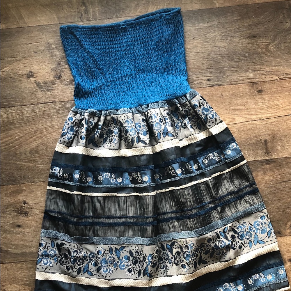 Blue casual sundress.